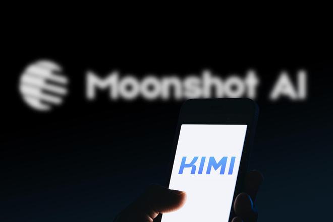 月之暗面重返基模战场：发布首个开源万亿模型，押注“模型即Agent” 第1张